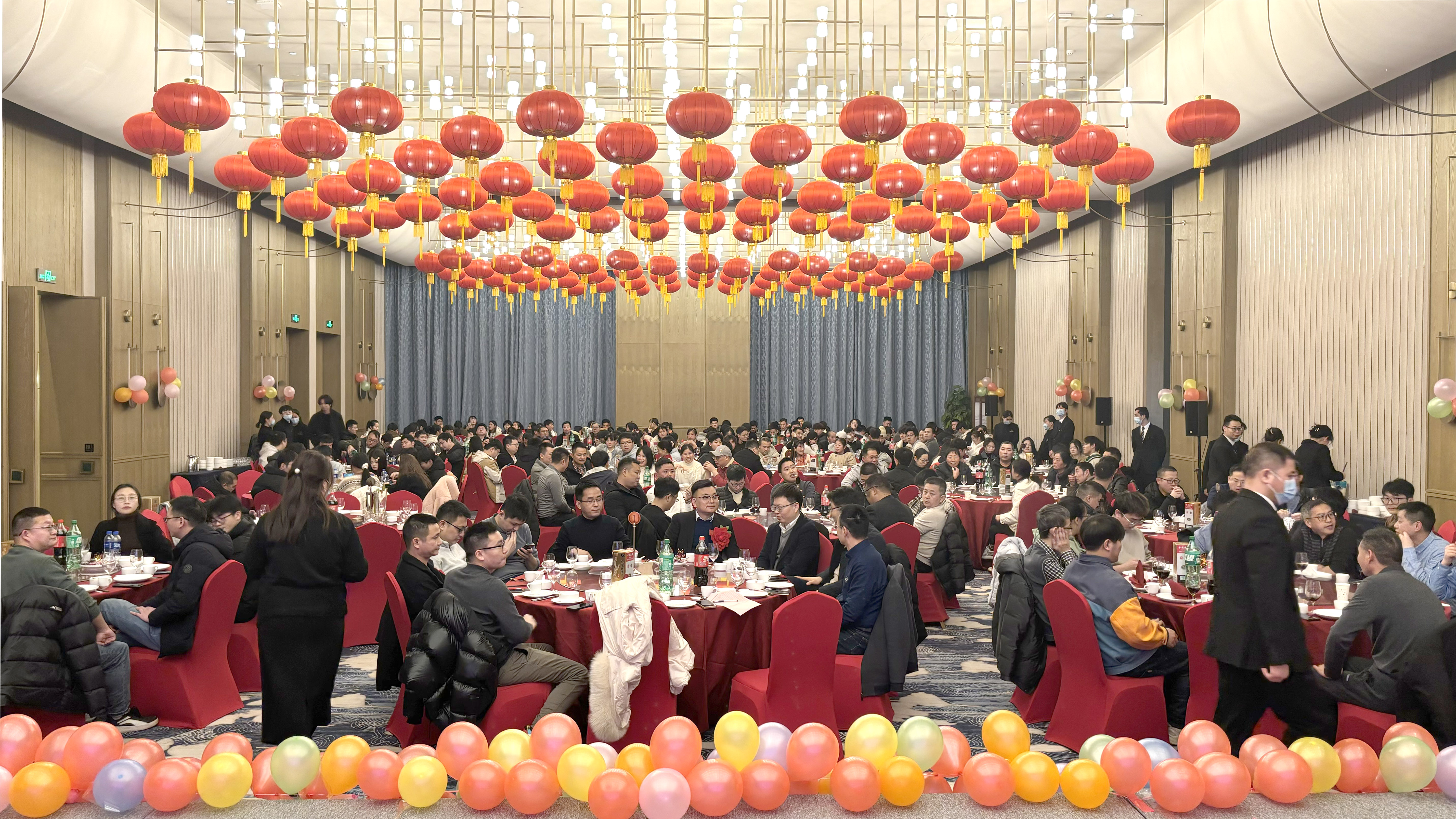 乘风破浪创佳绩 继往开来铸辉煌  888官网集团微2023年度表彰大会暨2024年迎春晚会胜利召开